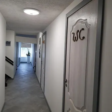 Viesu Maja Valodzes Szálloda *